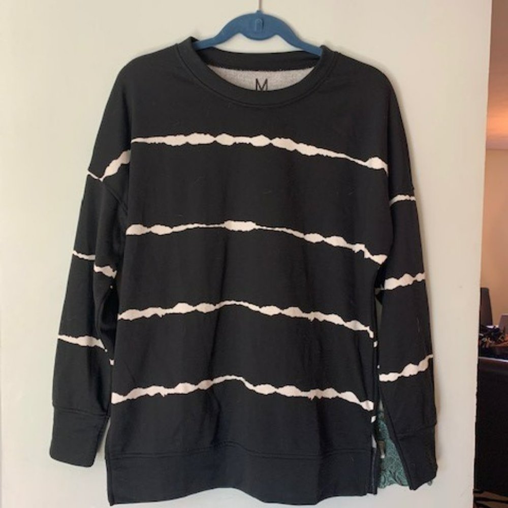 New sweatshirt women's medium NWOT